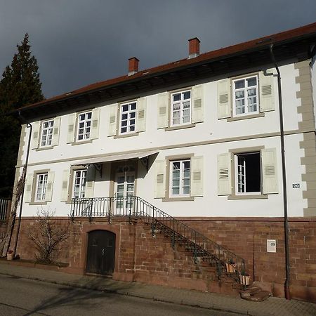 Alte Apotheke Bed & Breakfast Karlsbad Bagian luar foto