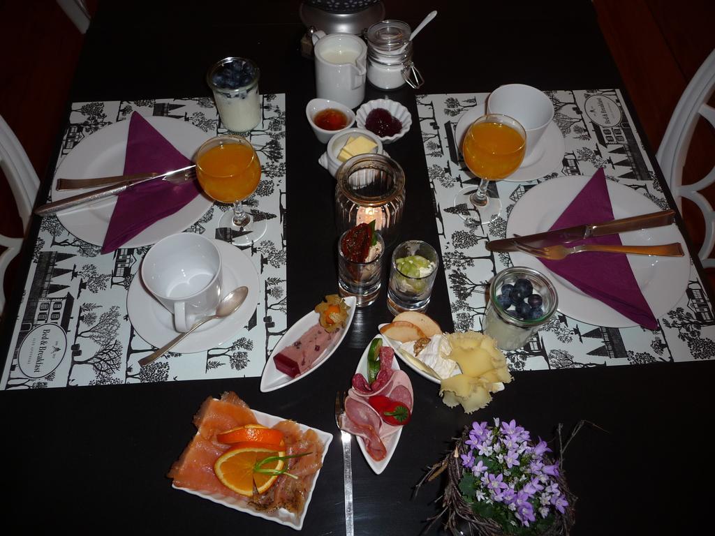 Alte Apotheke Bed & Breakfast Karlsbad Bagian luar foto