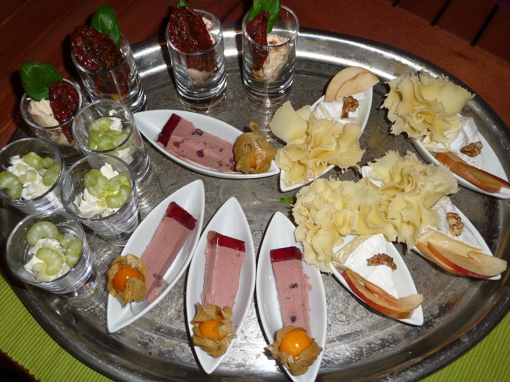 Alte Apotheke Bed & Breakfast Karlsbad Bagian luar foto