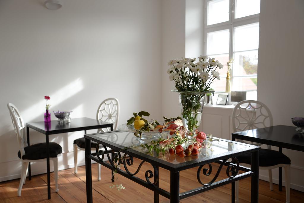 Alte Apotheke Bed & Breakfast Karlsbad Bagian luar foto